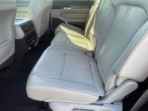 Used 2024 Jeep Wagoneer L Series II w/ Flexible Seating Group RWD image 12