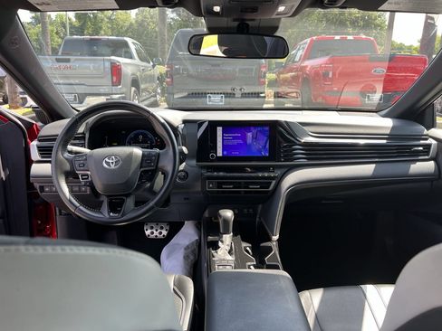 Used 2025 Toyota Camry SE FWD image 31