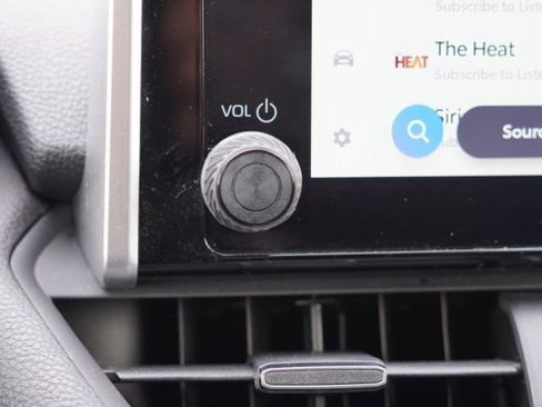 Used 2023 Toyota RAV4 XLE Premium image 26