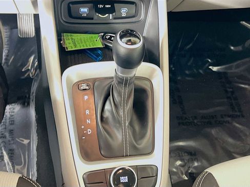 Certified 2025 Hyundai Venue SEL image 16