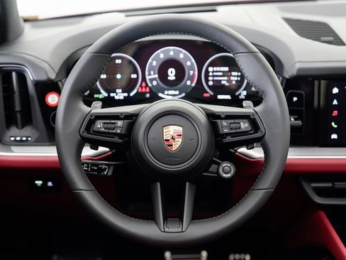 New 2025 Porsche Cayenne S image 13