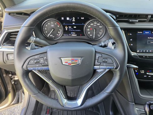 Used 2023 Cadillac XT6 Sport w/ Technology Package AWD/4WD image 18