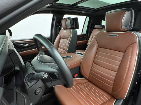 Used 2023 GMC Yukon XL Denali Ultimate w/ LPO, Floor Liner Package AWD/4WD image 23