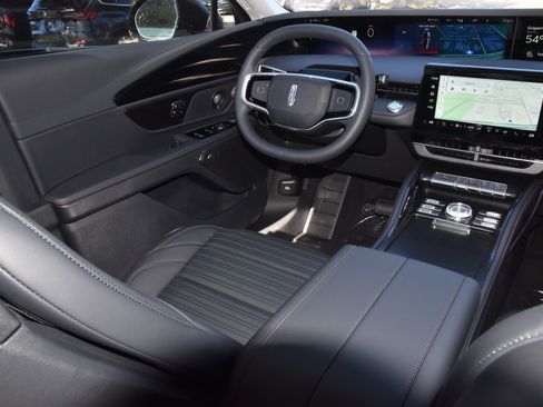 New 2026 Lincoln Nautilus Reserve w/ Jet Appearance Package image 15