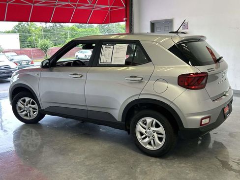Used 2026 Hyundai Venue SE FWD image 6