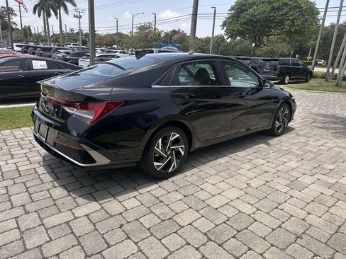 Used 2025 Hyundai Elantra SEL FWD image 36