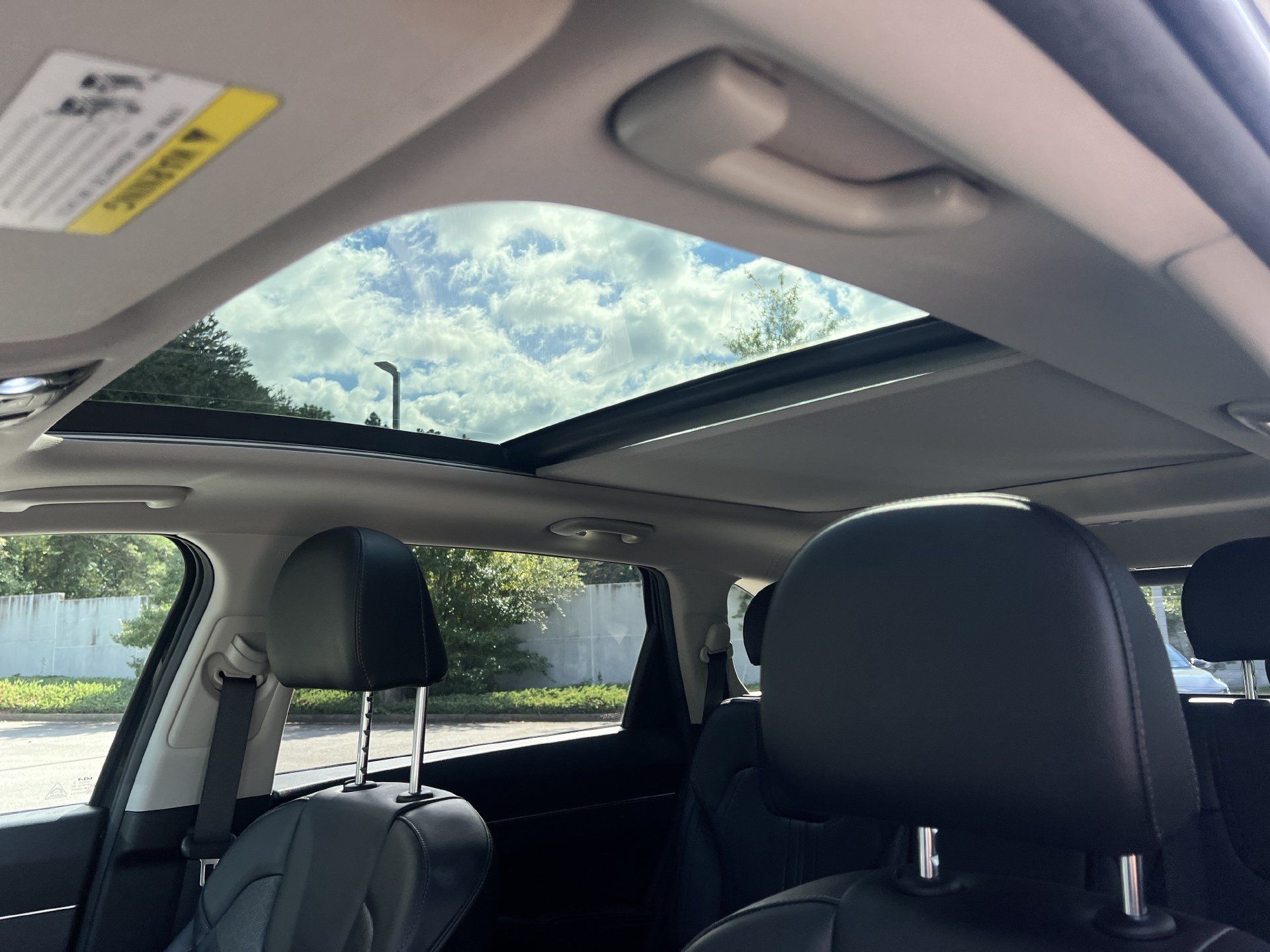 Used 2023 Kia Sorento S w/ Panoramic Sunroof Package FWD image 13