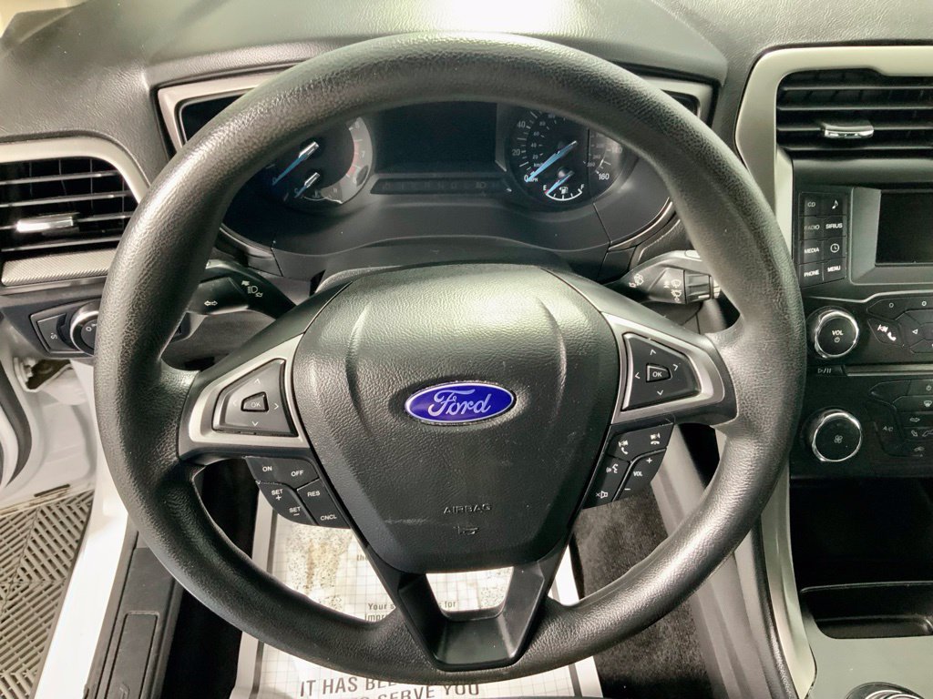 Used 2017 Ford Fusion SE FWD image 22