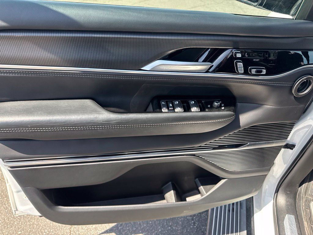Used 2024 Jeep Grand Wagoneer Series II Obsidian w/ Quick Order Packagew 28T AWD/4WD image 31