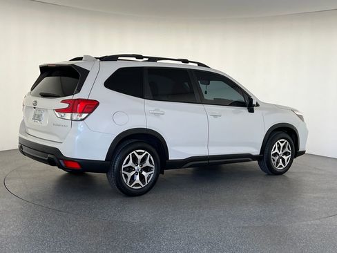 Used 2020 Subaru Forester Premium image 3