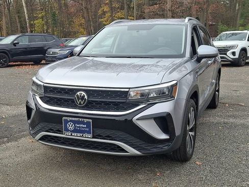 Certified 2022 Volkswagen Taos SE image 4