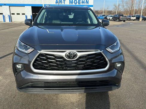 Used 2021 Toyota Highlander XLE image 14