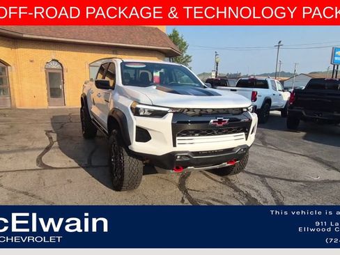 Used 2025 Chevrolet Colorado ZR2 w/ Technology Package AWD/4WD image 3