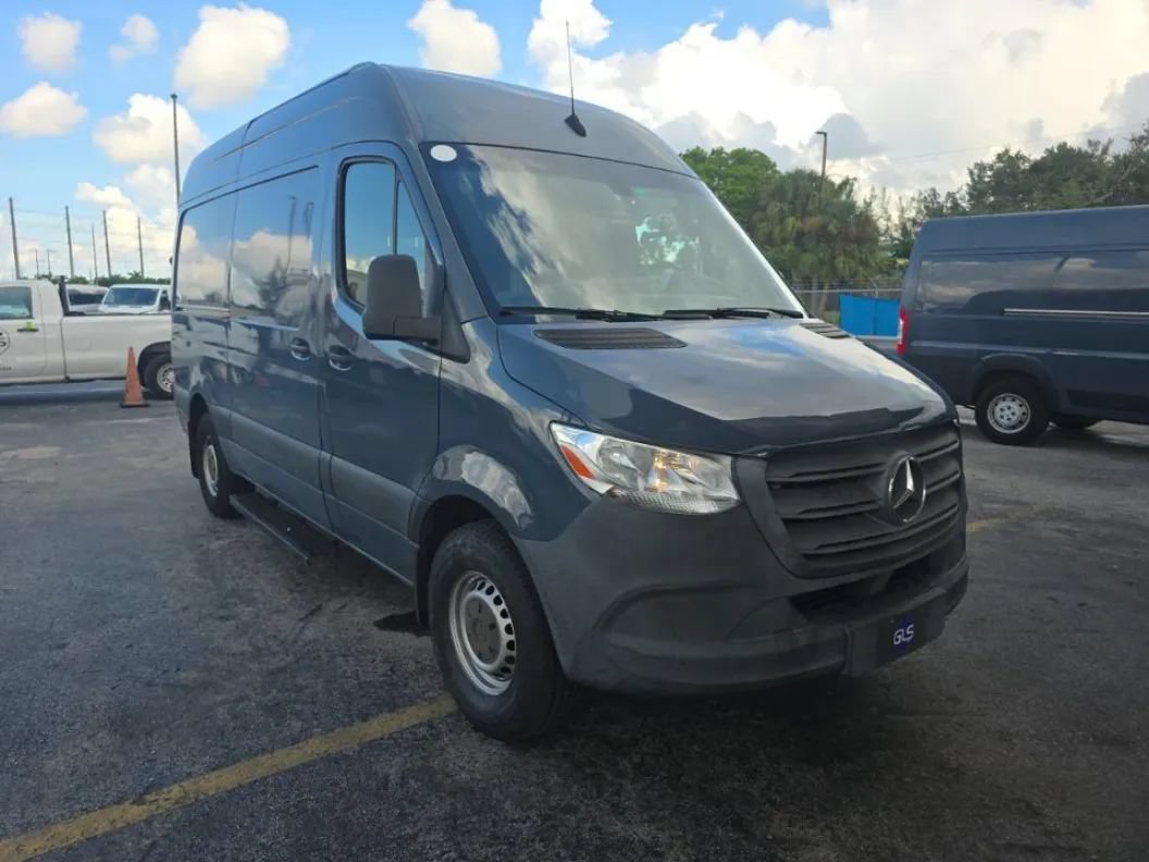 Used 2019 Mercedes-Benz Sprinter 144 image 4