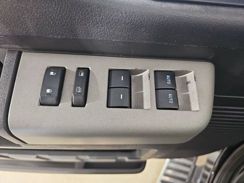 Used 2016 Ford F250 Lariat w/ Lariat Ultimate Package AWD/4WD image 32