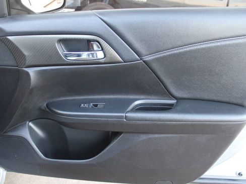 Used 2017 Honda Accord Sport image 7