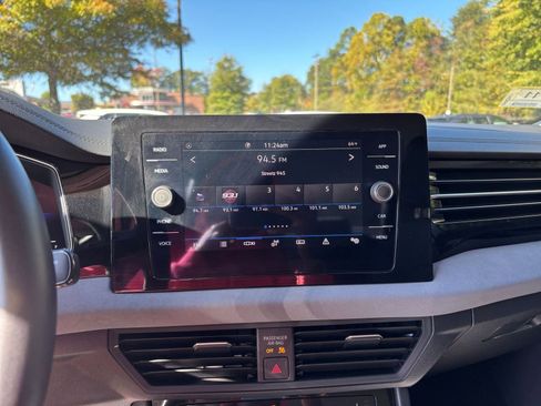 Used 2025 Volkswagen Jetta SE image 18