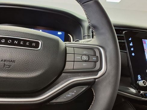 Used 2024 Jeep Wagoneer 2WD image 29