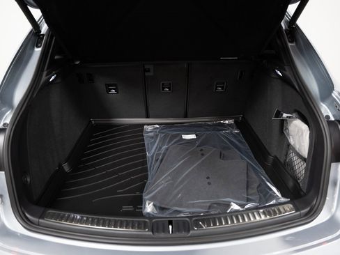 Used 2024 Porsche Macan image 17