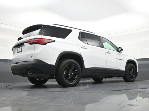 Used 2023 Chevrolet Traverse LT FWD image 27