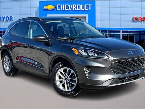 Used 2020 Ford Escape SE image 1