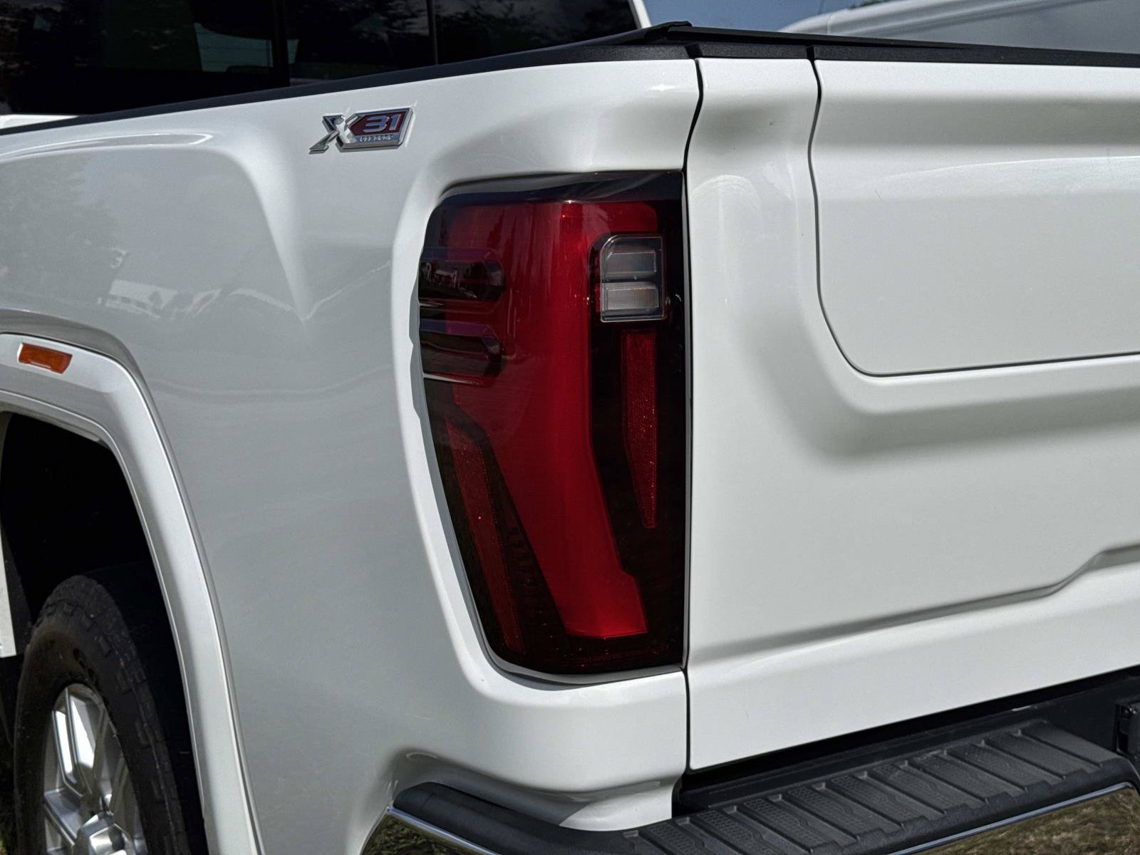 Used 2024 GMC Sierra 3500 SLT w/ SLT Premium Package AWD/4WD image 11
