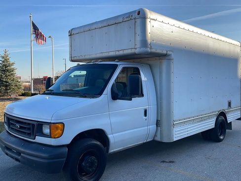 Used 2007 Ford E-450 and Econoline 450 RWD image 2