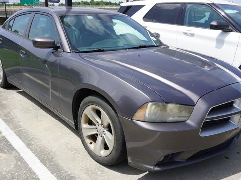 Used 2013 Dodge Charger SXT Plus RWD image 3