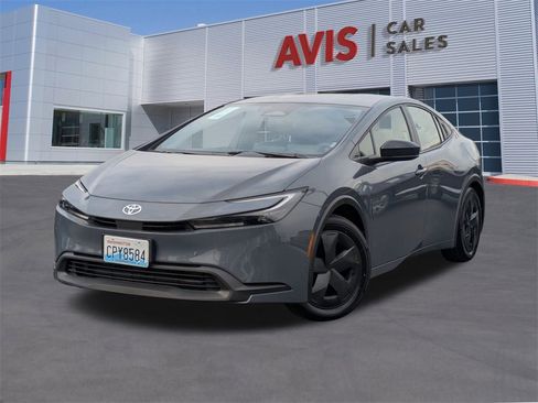Used 2025 Toyota Prius LE image 1