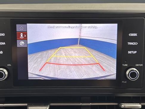 Used 2024 Kia Carnival LX image 13