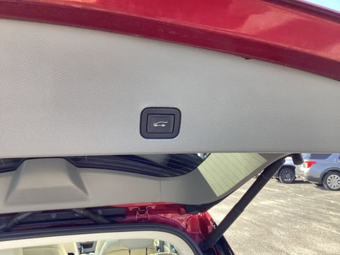 Used 2020 Cadillac XT6 Premium Luxury image 16