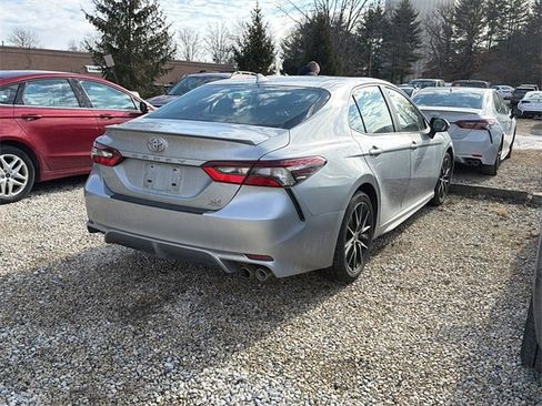 Certified 2022 Toyota Camry SE image 3