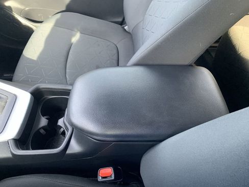 Used 2020 Toyota RAV4 XLE image 21