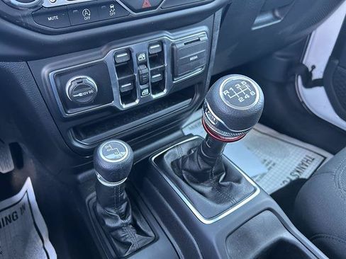 Used 2022 Jeep Gladiator Sport AWD/4WD image 23