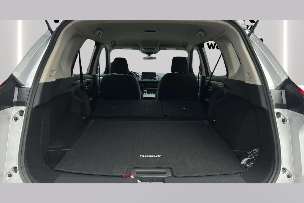 Used 2025 Nissan Rogue S FWD image 31
