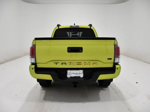 Used 2023 Toyota Tacoma TRD Sport w/ TRD Premium Sport Package AWD/4WD image 4