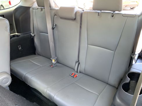 Used 2023 Toyota Highlander Limited FWD image 30