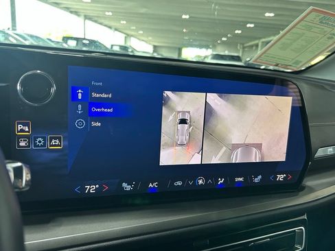 Used 2024 Chevrolet Traverse LT FWD image 26