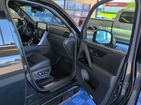 Used 2024 Lexus LX 600 4WD w/ Appearance Package image 30
