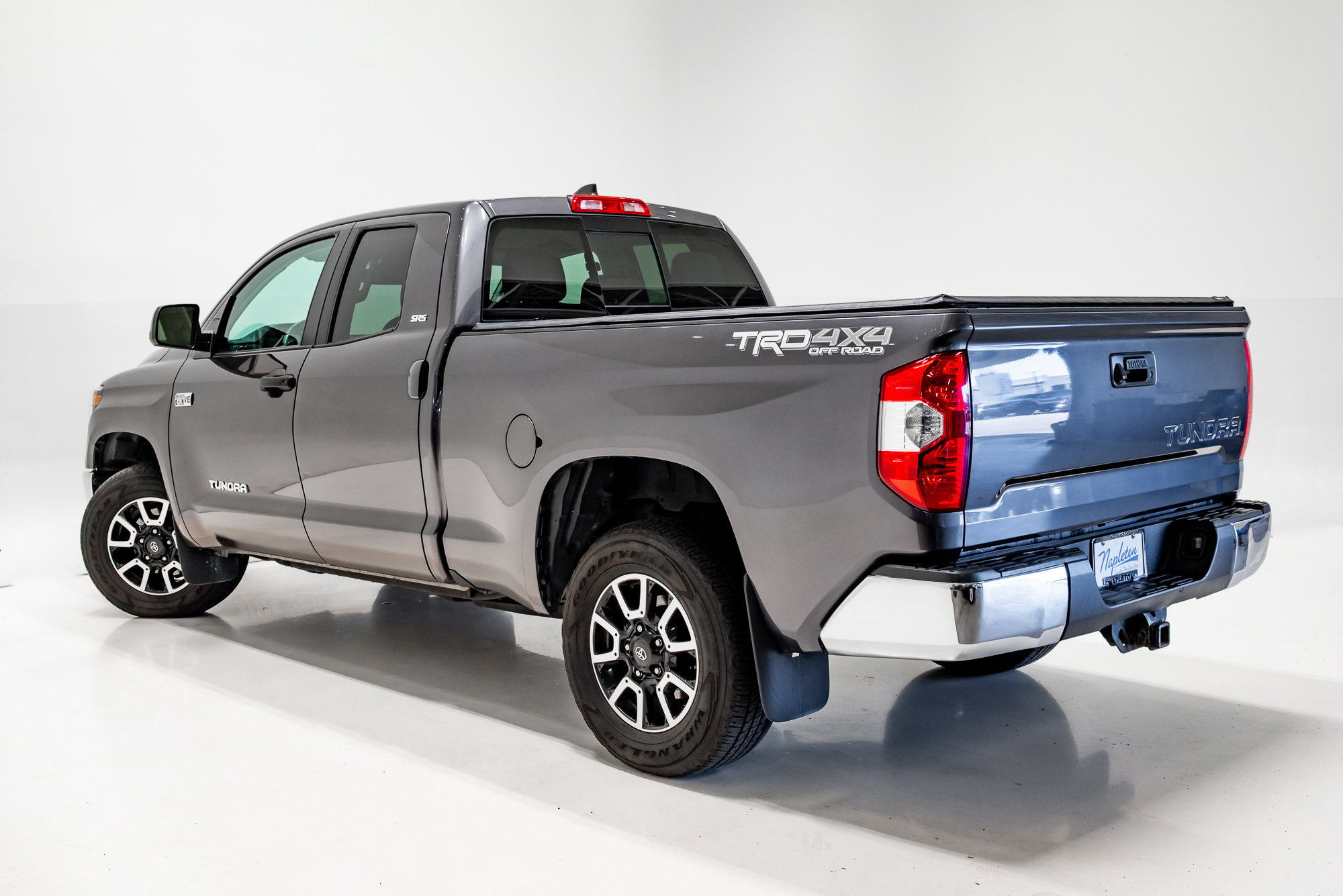 Used 2020 Toyota Tundra SR5 w/ TRD Off-Road Package AWD/4WD image 27
