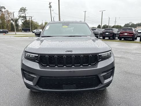 New 2025 Jeep Grand Cherokee Altitude image 8