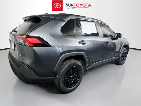 Used 2021 Toyota RAV4 LE FWD image 4