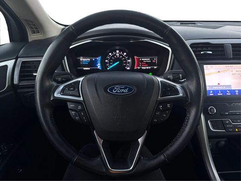 Used 2020 Ford Fusion SEL image 18