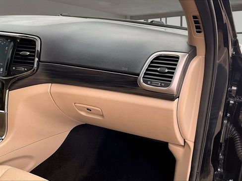 Used 2022 Jeep Grand Cherokee Laredo E image 18