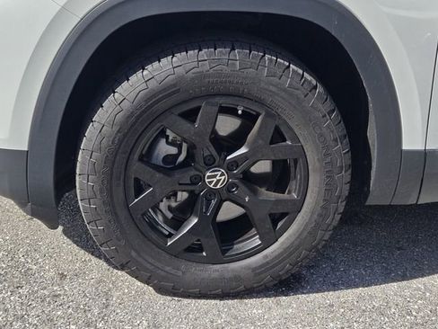 Used 2024 Volkswagen Atlas Peak Edition SEL AWD/4WD image 12