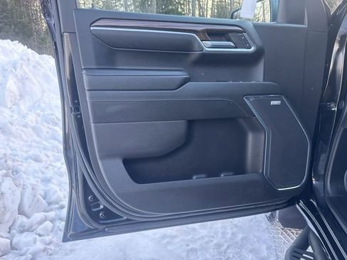 Used 2024 Chevrolet Silverado 1500 LT Trail Boss w/ Convenience Package II image 9