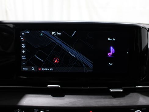 Used 2023 Kia Carnival EX FWD image 15