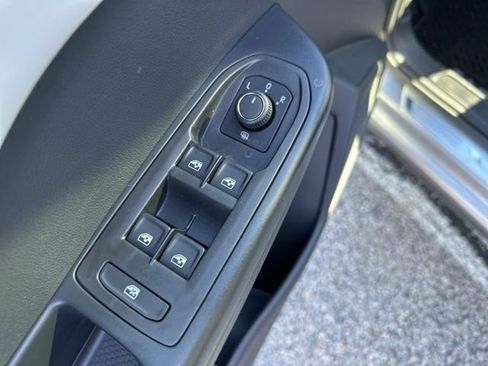 New 2026 Volkswagen Taos SE image 13