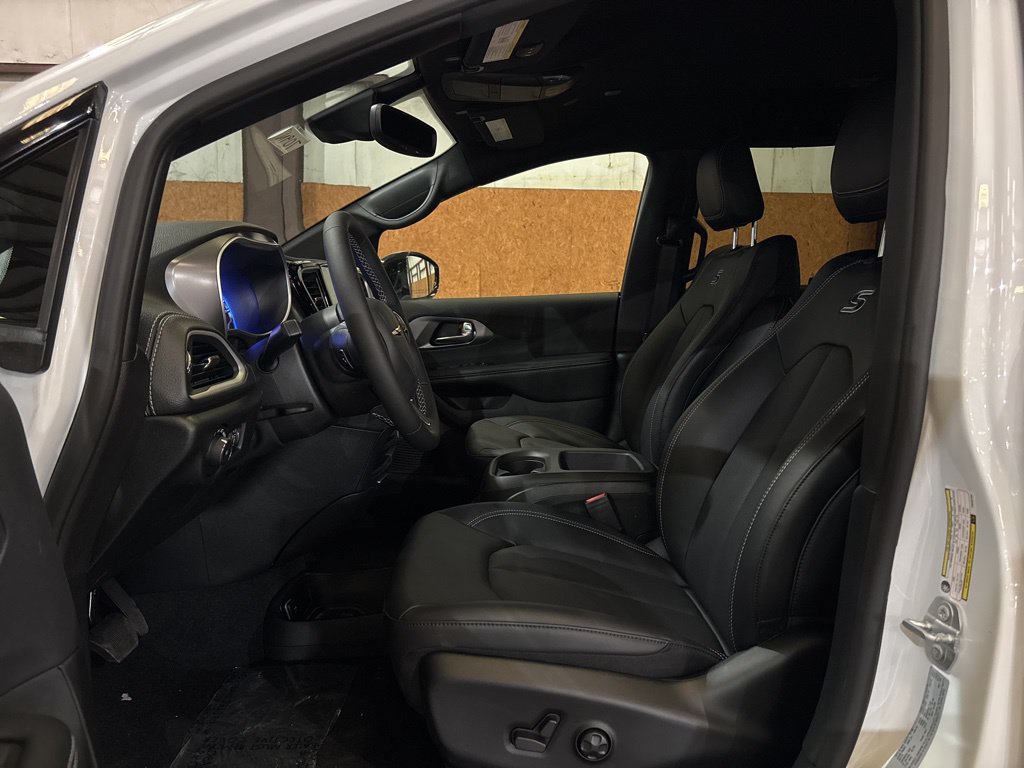 New 2026 Chrysler Pacifica Select w/ S Appearance Package FWD image 17