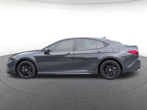 Used 2025 Toyota Camry SE FWD image 3